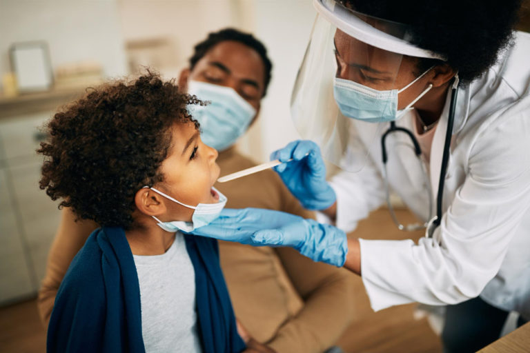 Première visite chez le dentiste pour l’enfant: un guide complet